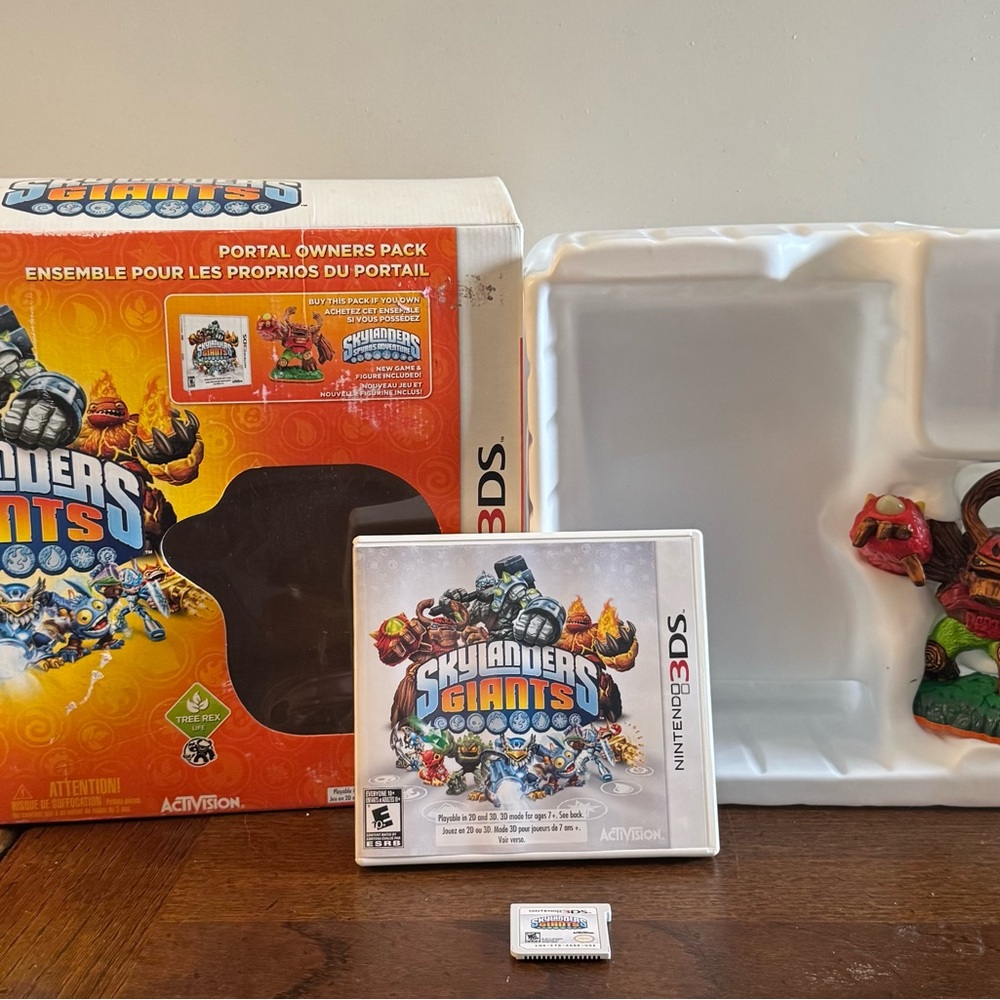 Skylanders Giants Portal Owners Pack for Nintendo 3DS CIB